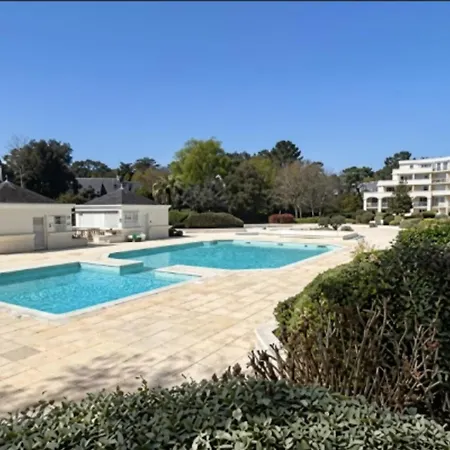 Avec Piscines Et Jardin Proche *