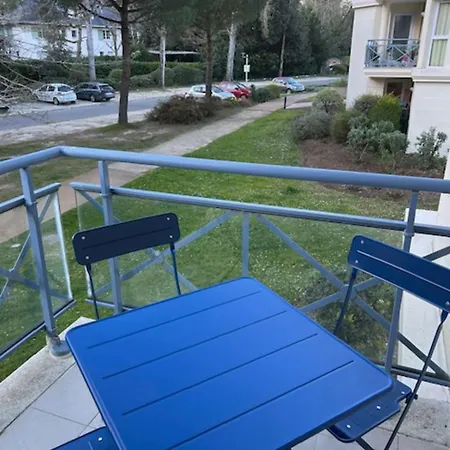 Appartement Avec Piscines Et Jardin Proche